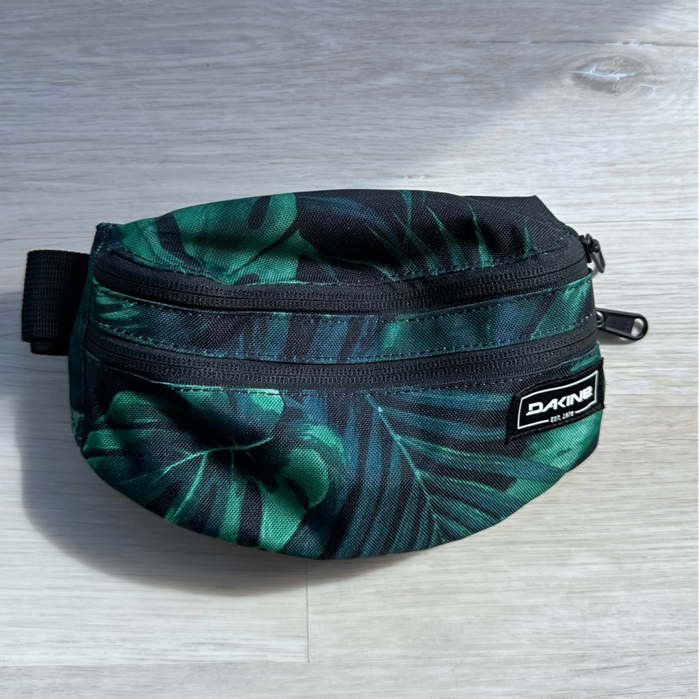 NWOT Dakine Forest Fanny Pack